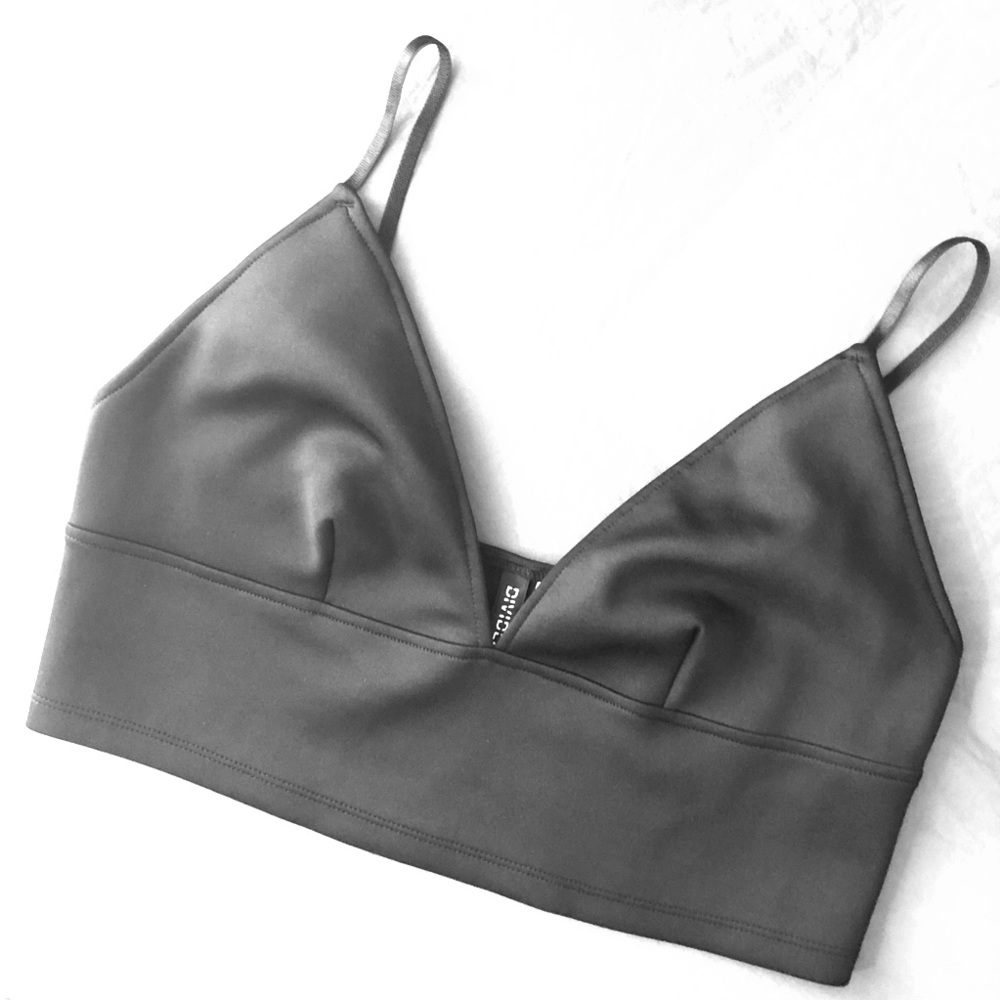 🌸Black Triangle Crop Top